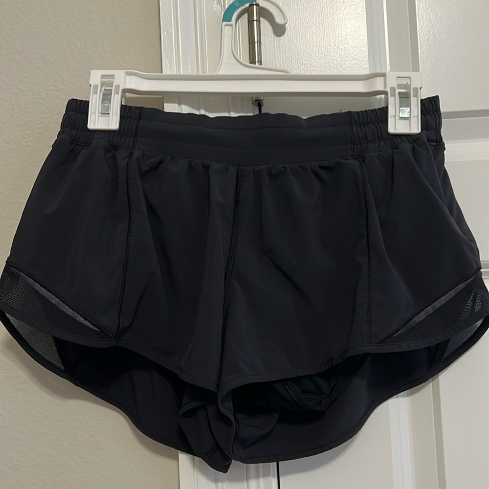 lululemon back hotty hot 2.5” short